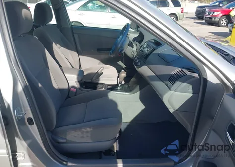 2005 Toyota Camry Le z USA, uszkodzony, nr VIN 4T1BE32K45U561789